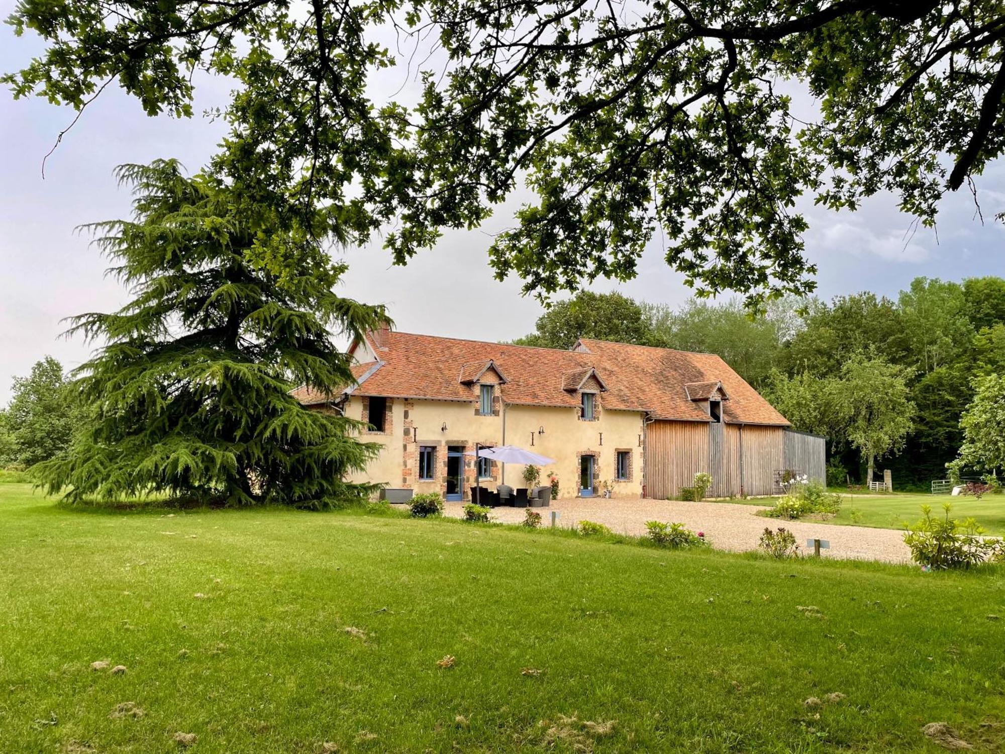 Les Colas Saint-Fargeau  Exterior photo